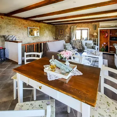 Prázdninový dům 2 Bedroom Cozy In Lovran