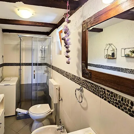 Prázdninový dům 2 Bedroom Cozy In Lovran