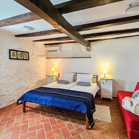 2 Bedroom Cozy In Ferienhaus Lovran