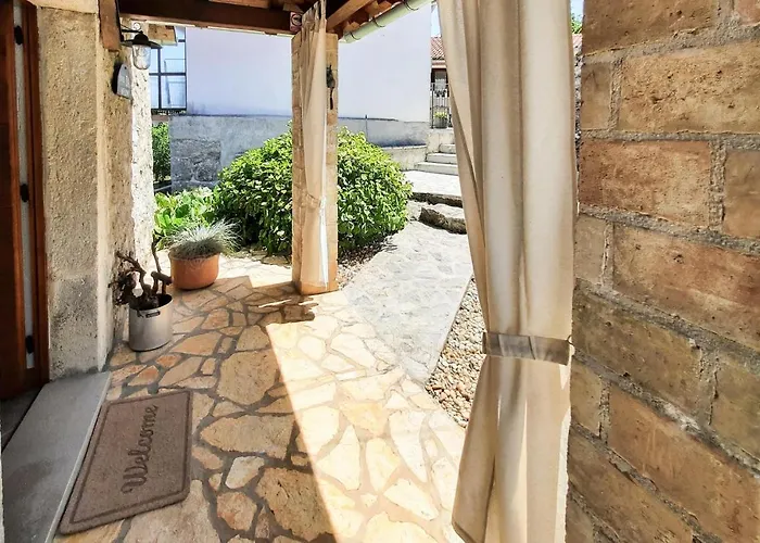 2 Bedroom Cozy In Prázdninový dům *