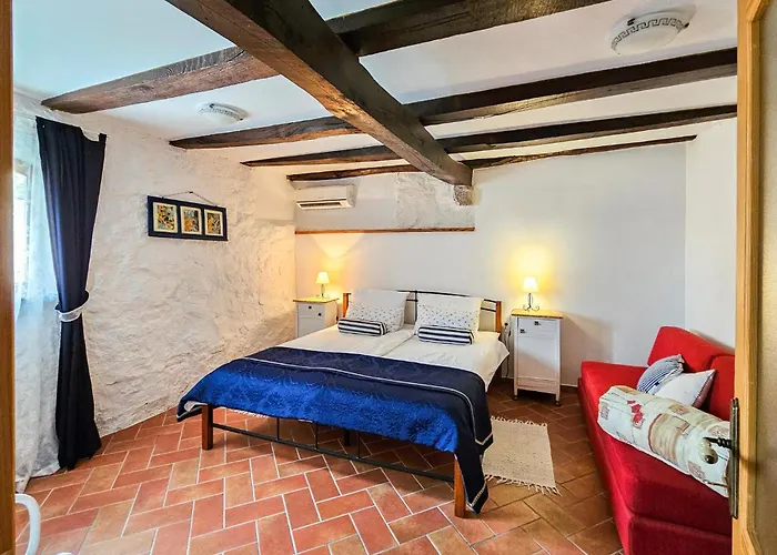 2 Bedroom Cozy In Prázdninový dům Lovran