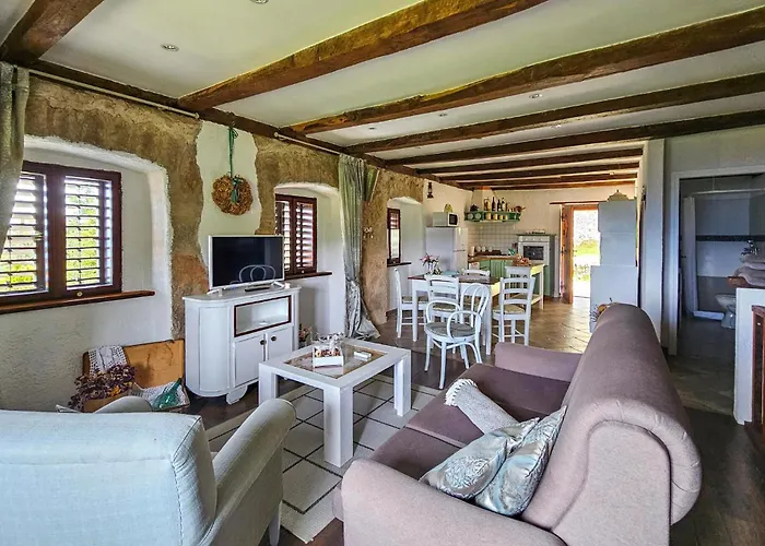 2 Bedroom Cozy In *